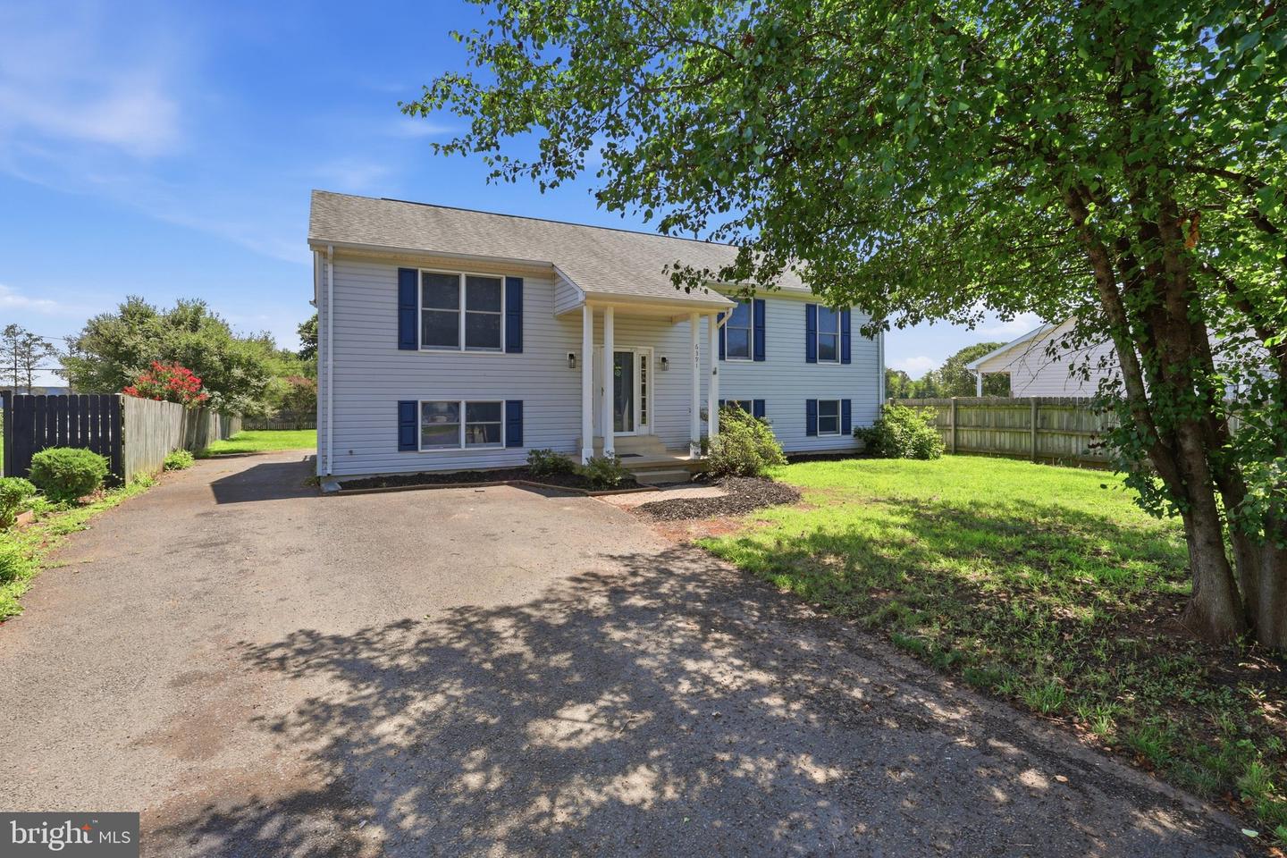 6391 Waterdale Ct — photo