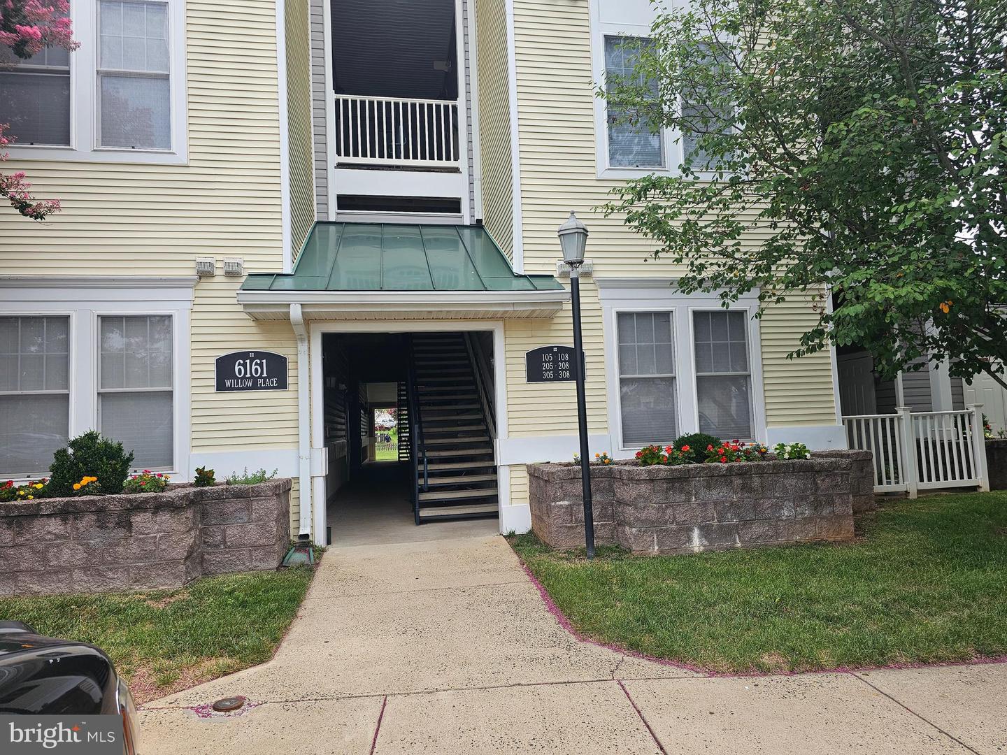 6161 Willow Pl #106 — photo