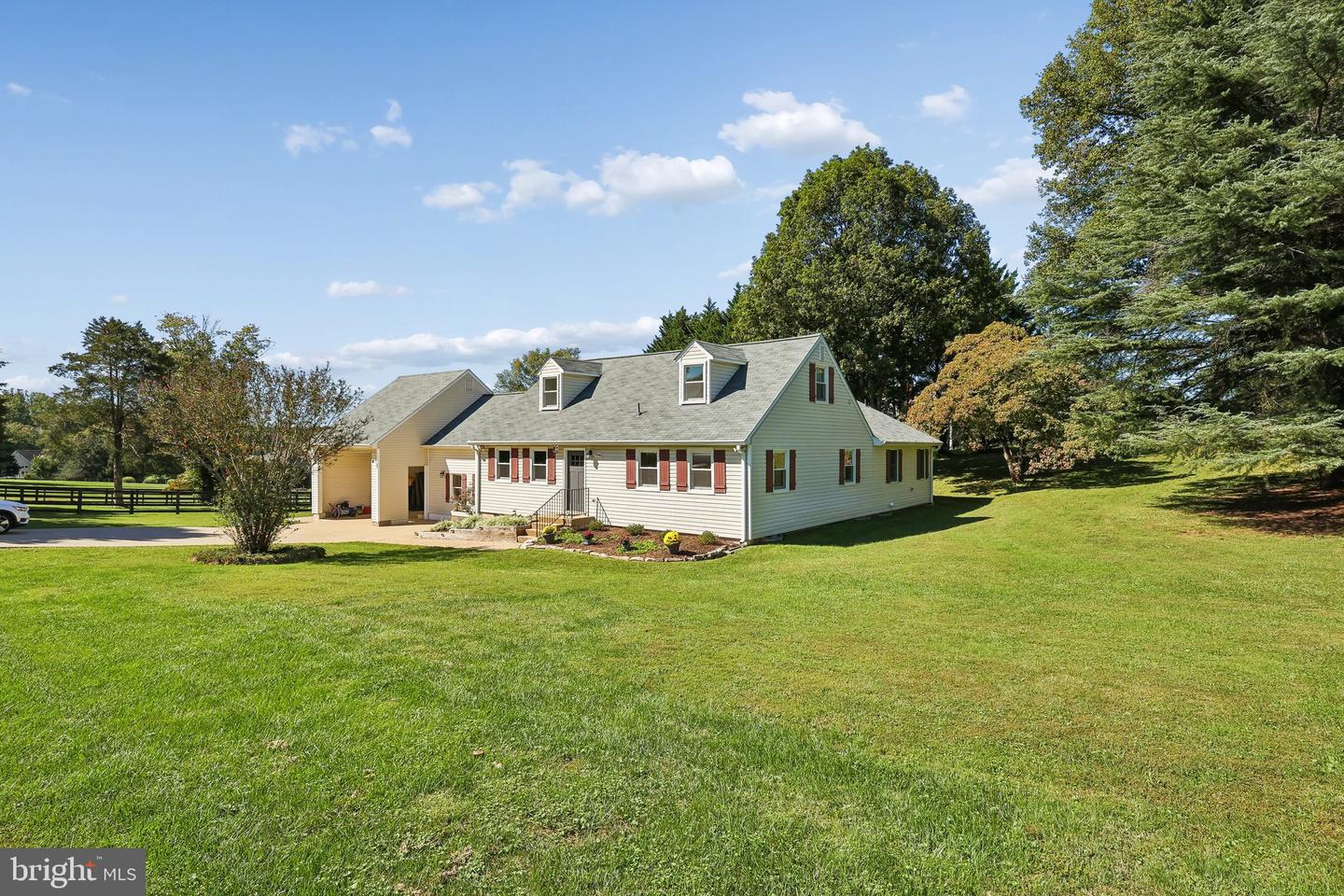 7046 Skyland Dr — photo