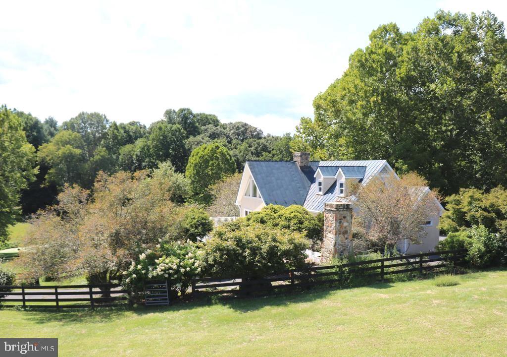 9078 Knoll Run Ln — photo