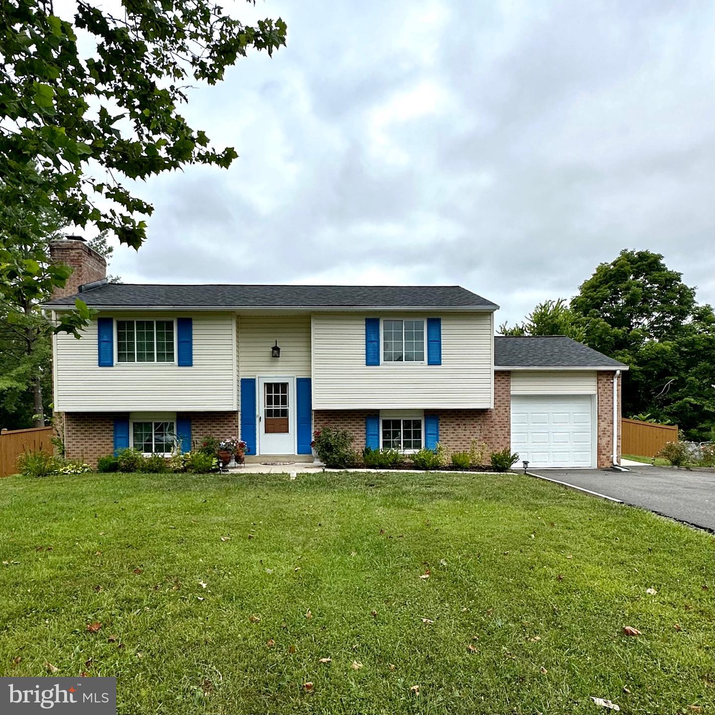 7226 Marr Dr — photo