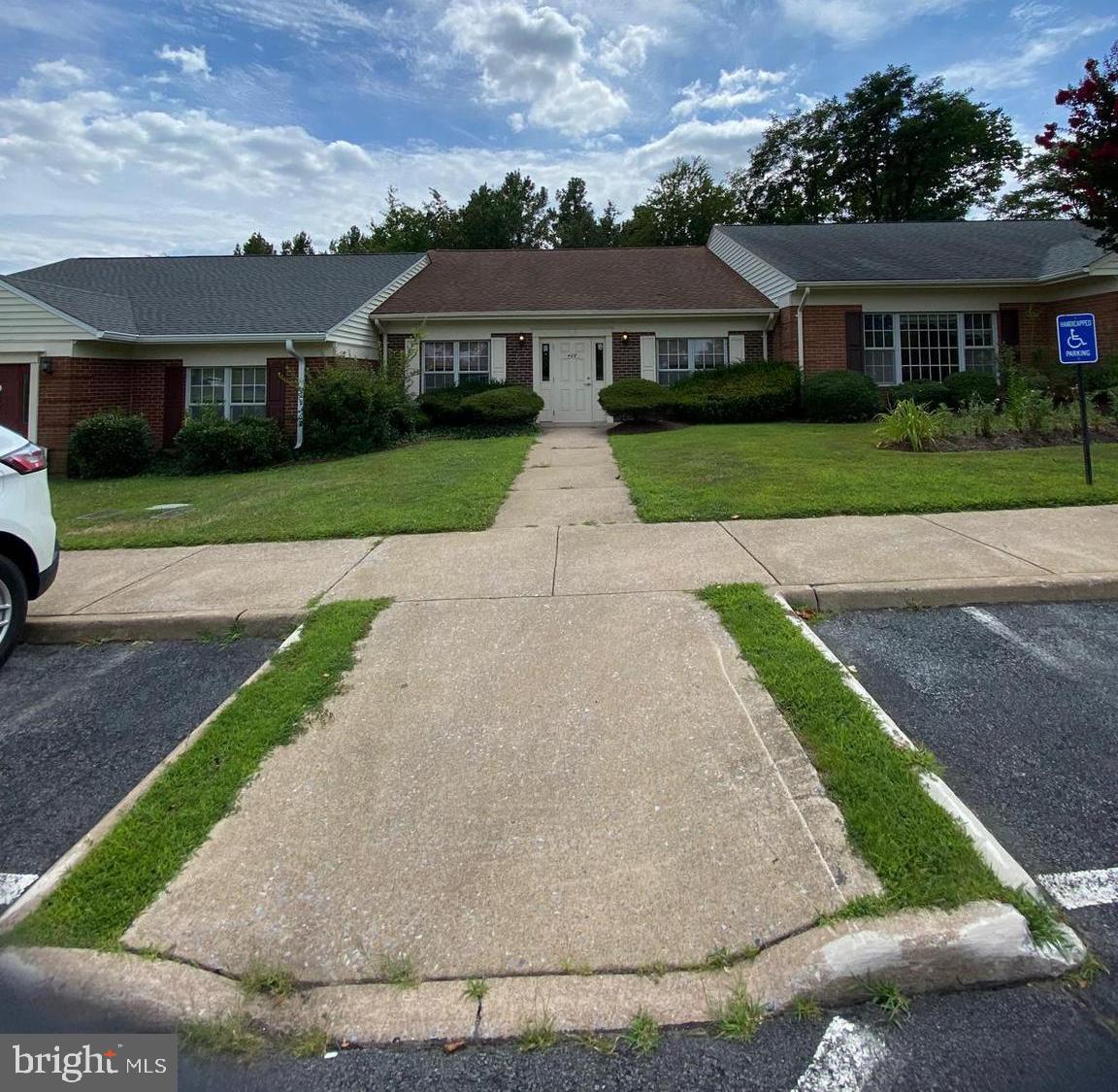 400-440 Hospital Dr — photo
