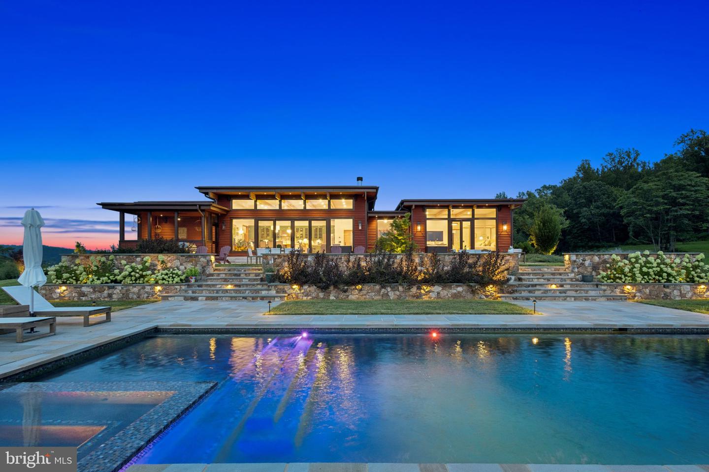 8425 Lee Hwy — photo