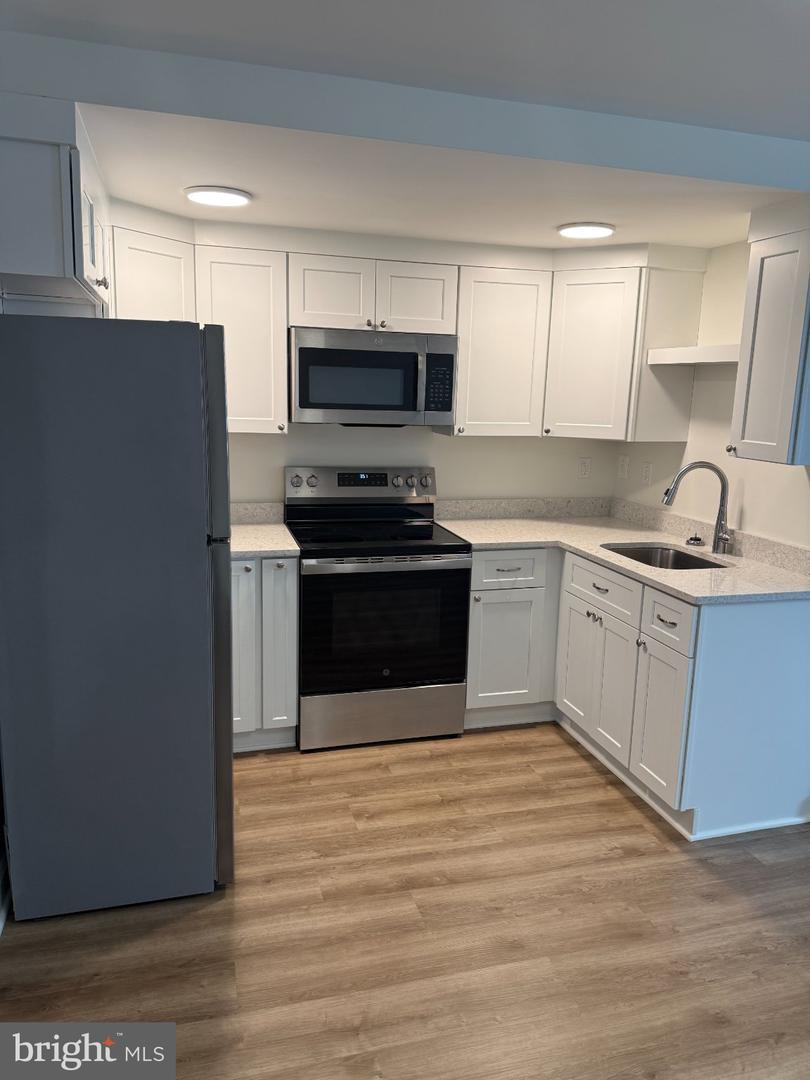 380 Broadview Ave #Apt 5 — photo