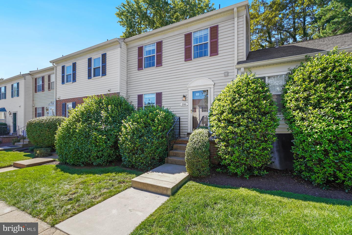 186 Fairfield Dr — photo