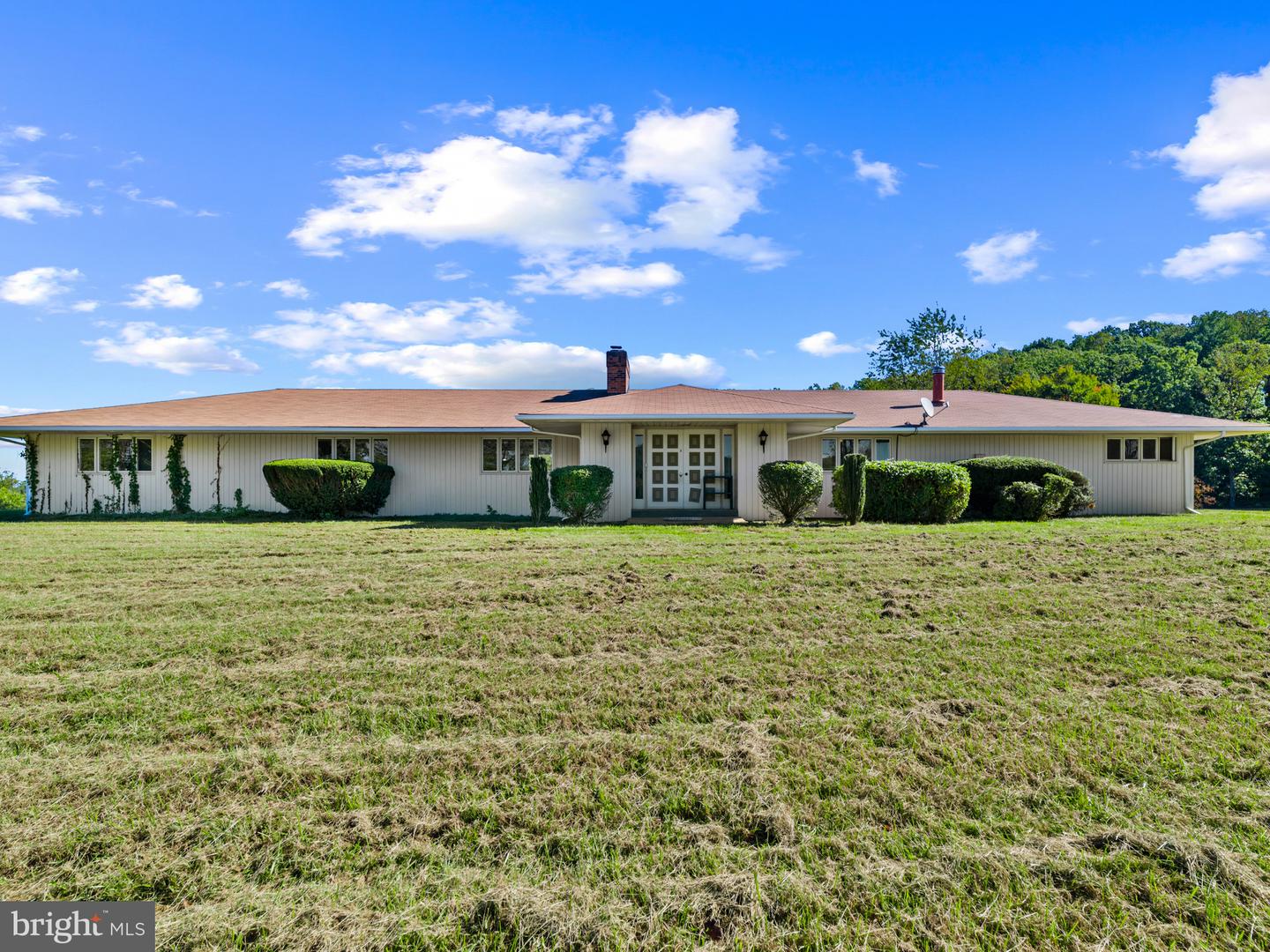 4567 Lakeside Ct — photo