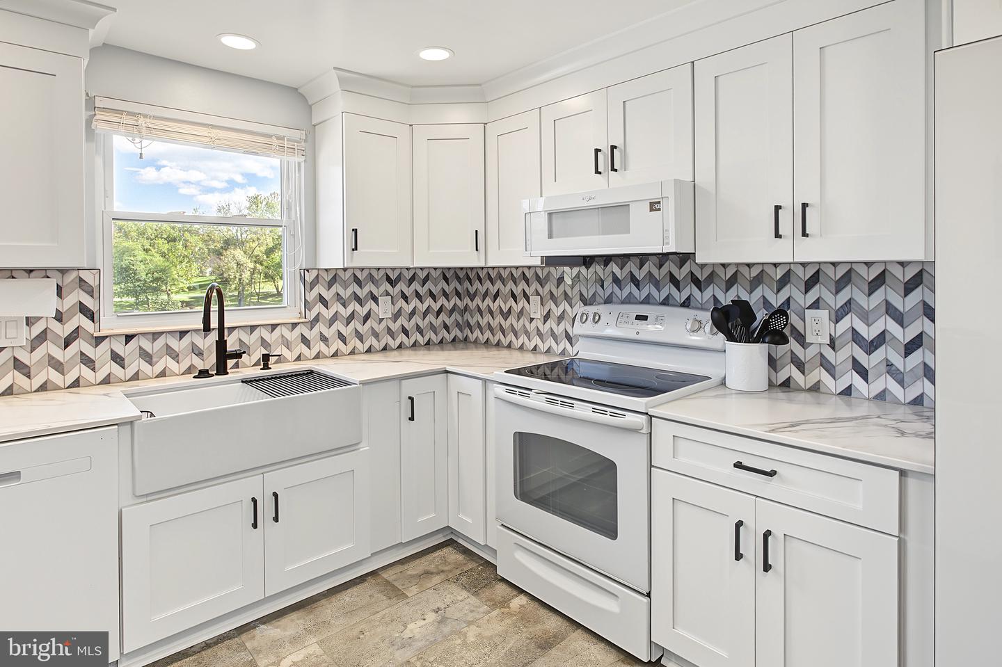 6444 Lancaster Dr — photo