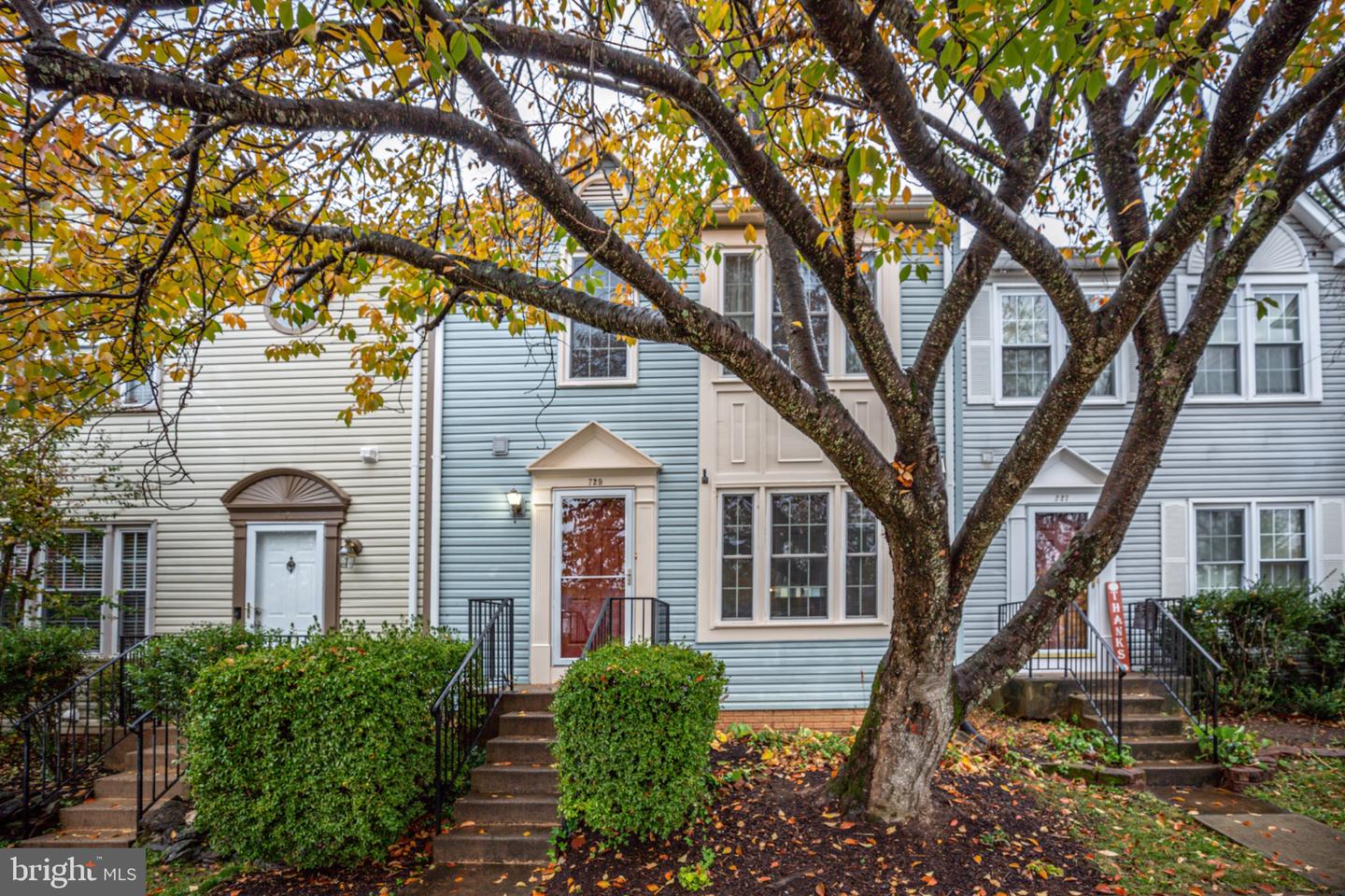 729 Acorn Ct — photo