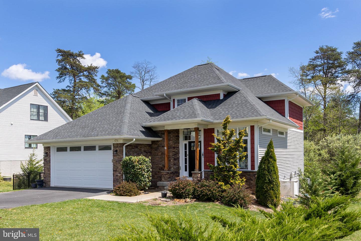 112 Colonial Dr — photo