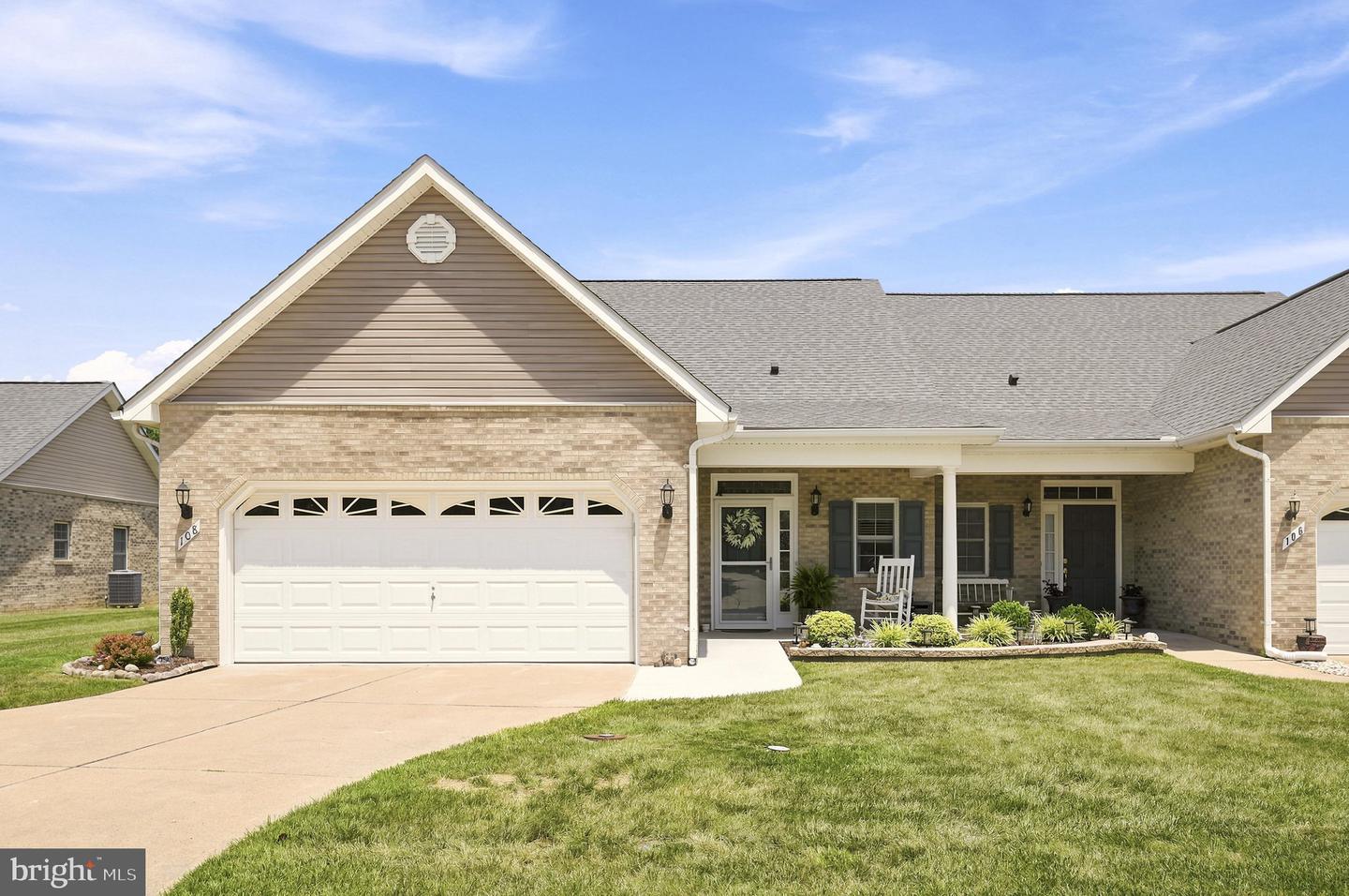 108 Bayberry Ct — photo
