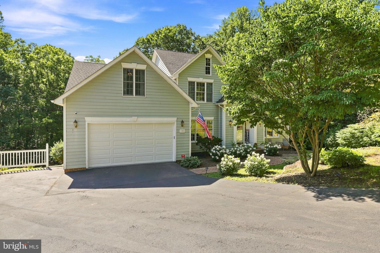 102 Julie Ct — photo