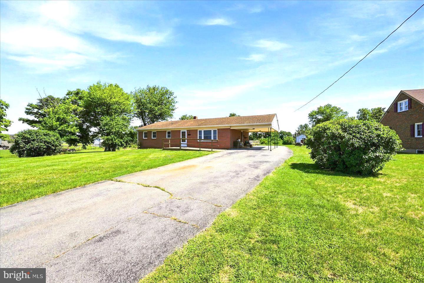 735 Redbud — photo
