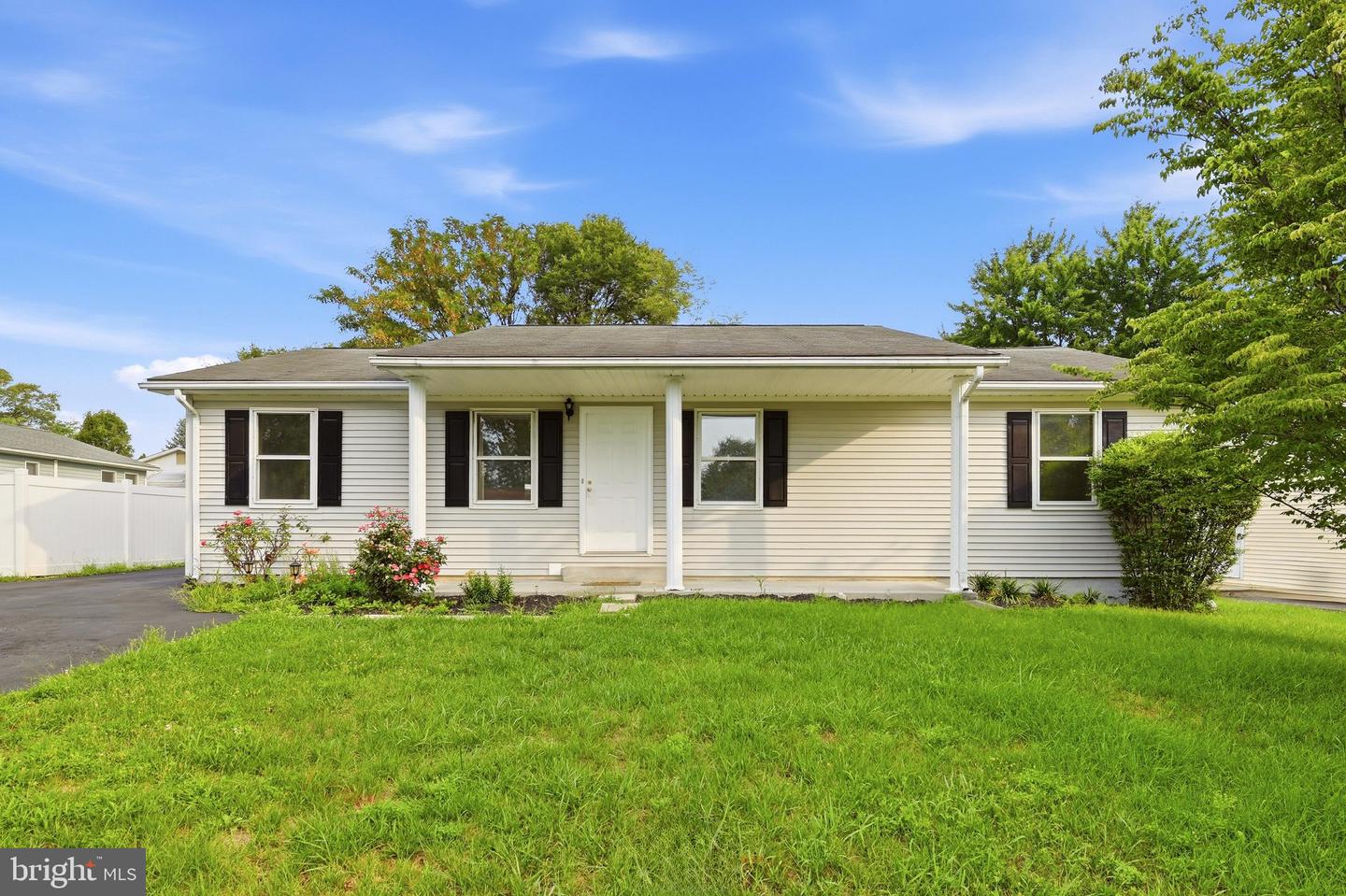 303 Hackberry Dr — photo