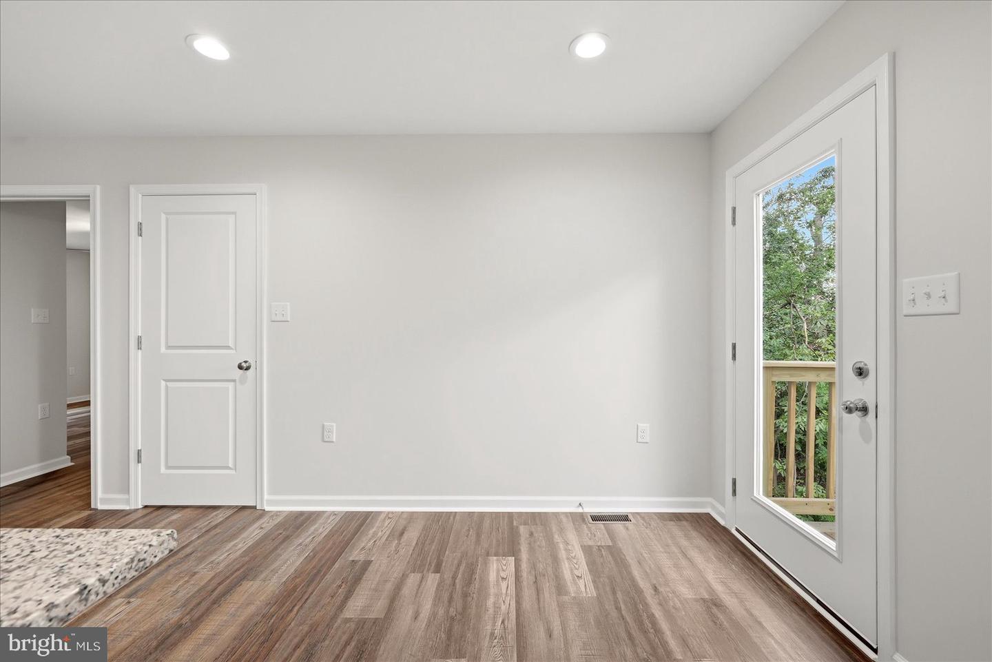 302 Pheasant Dr — photo