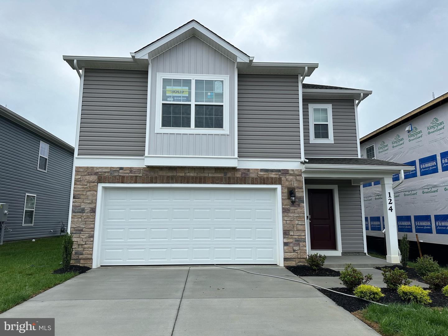 124 Charing Cross Dr — photo