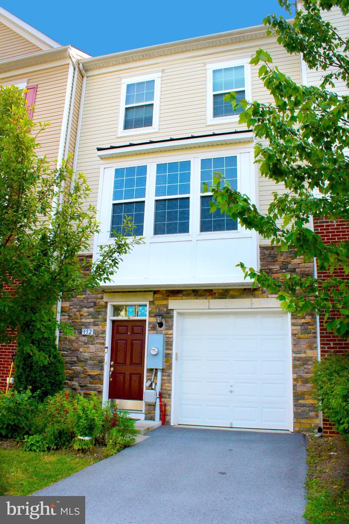 152 Schramm Loop — photo