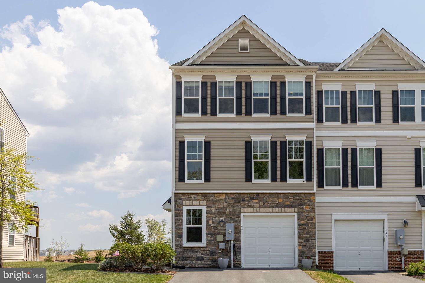 144 Solara Dr — photo