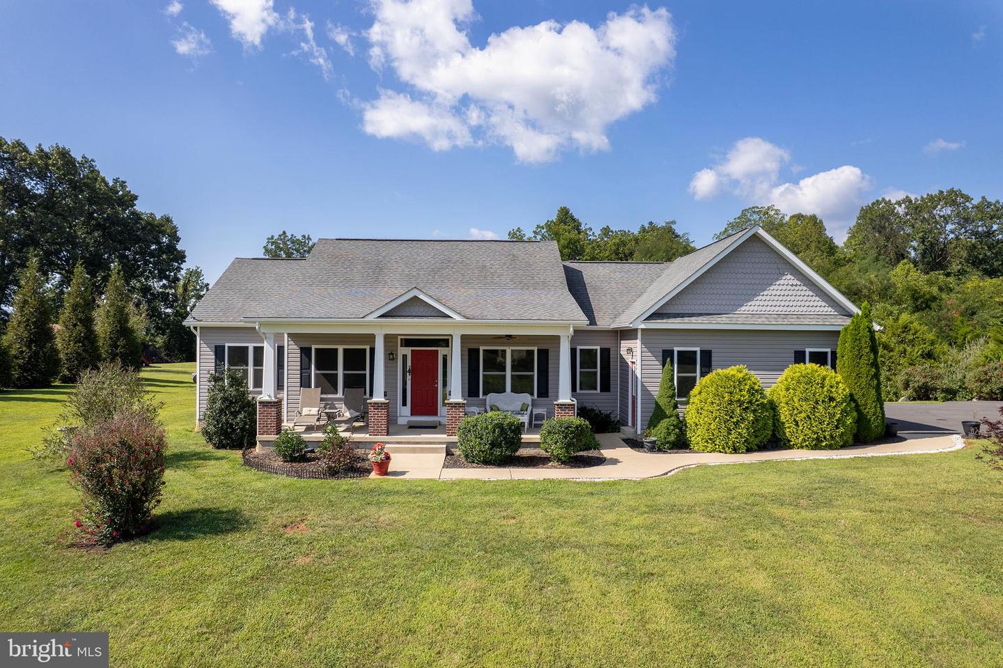 440 Chimney Cir — photo