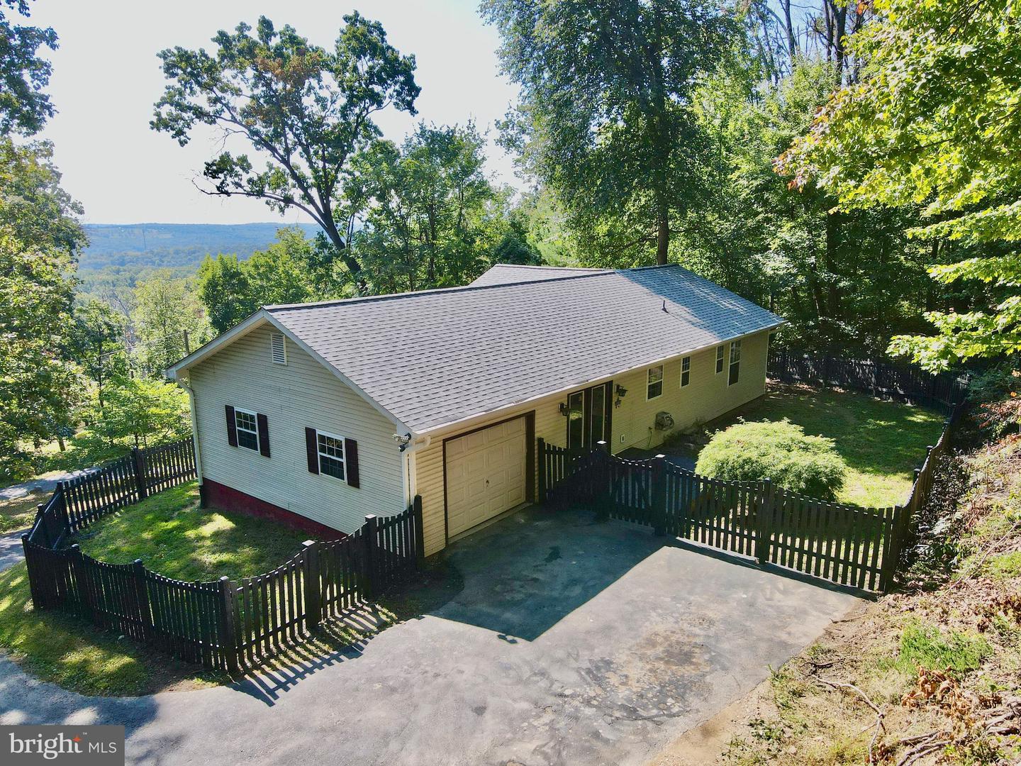 151 Huron Trl — photo
