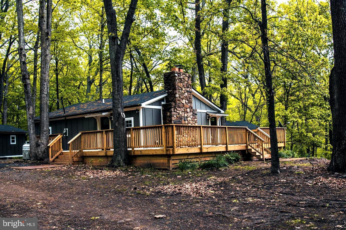 220 Retreat Ln — photo