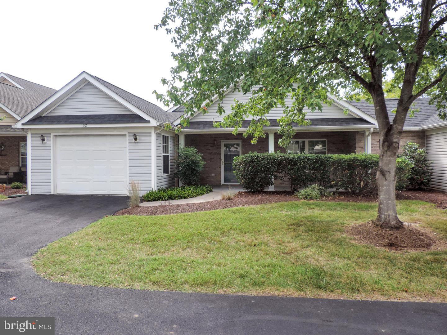 102 Buckwood Ln — photo