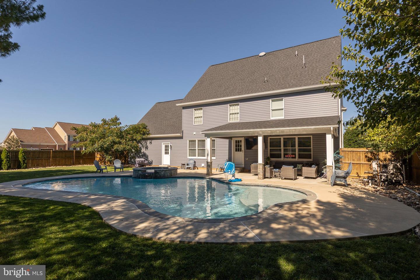 205 Crestleigh Dr — photo