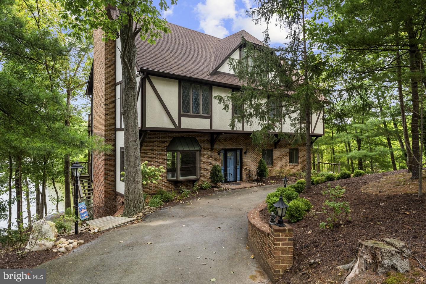 451 Lake Serene Dr — photo