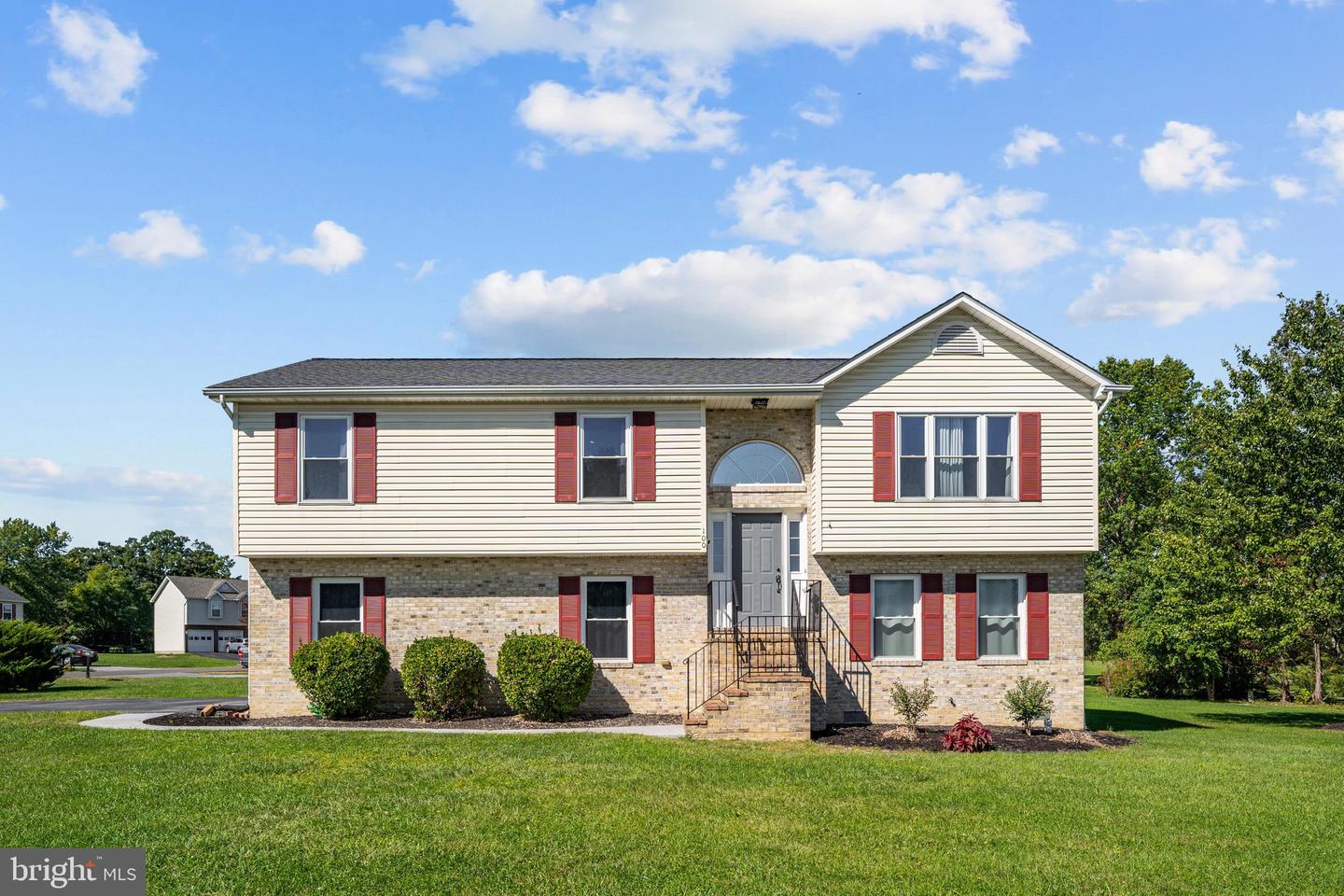 100 New Kent Ct — photo