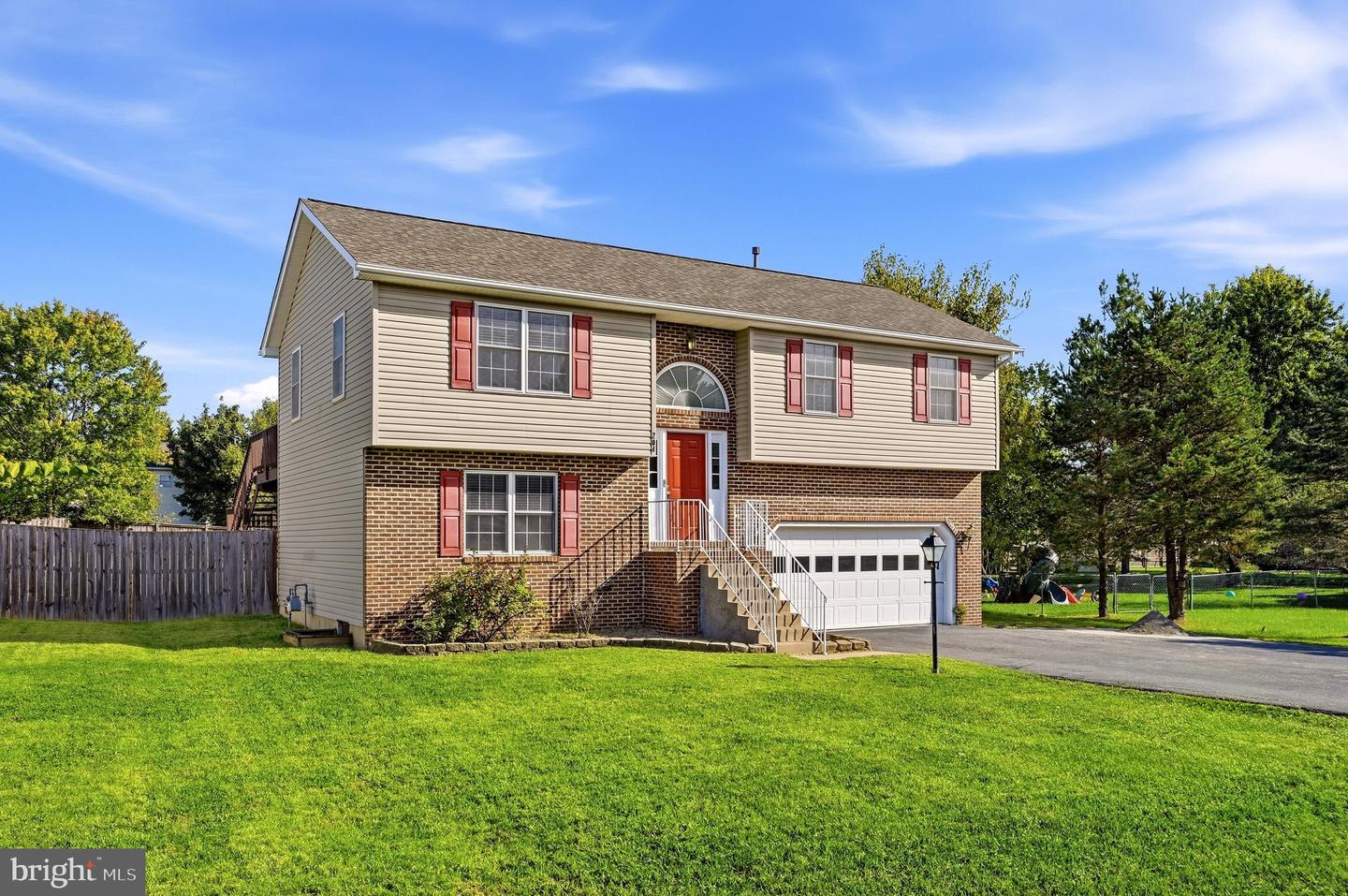 204 Fairfax Dr — photo