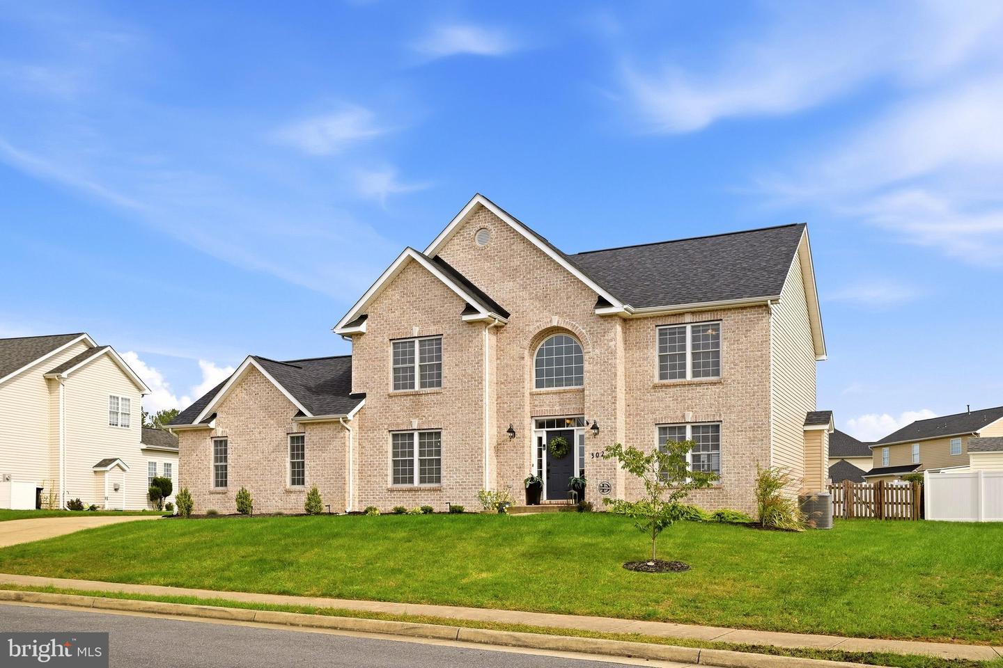 302 Clydesdale Dr — photo