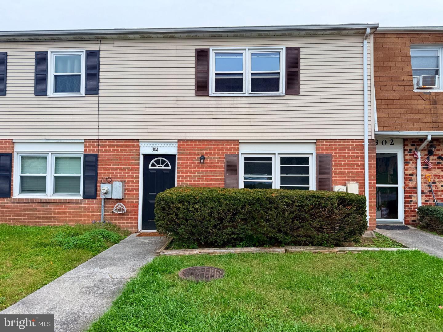 304 Ash Hollow Dr — photo