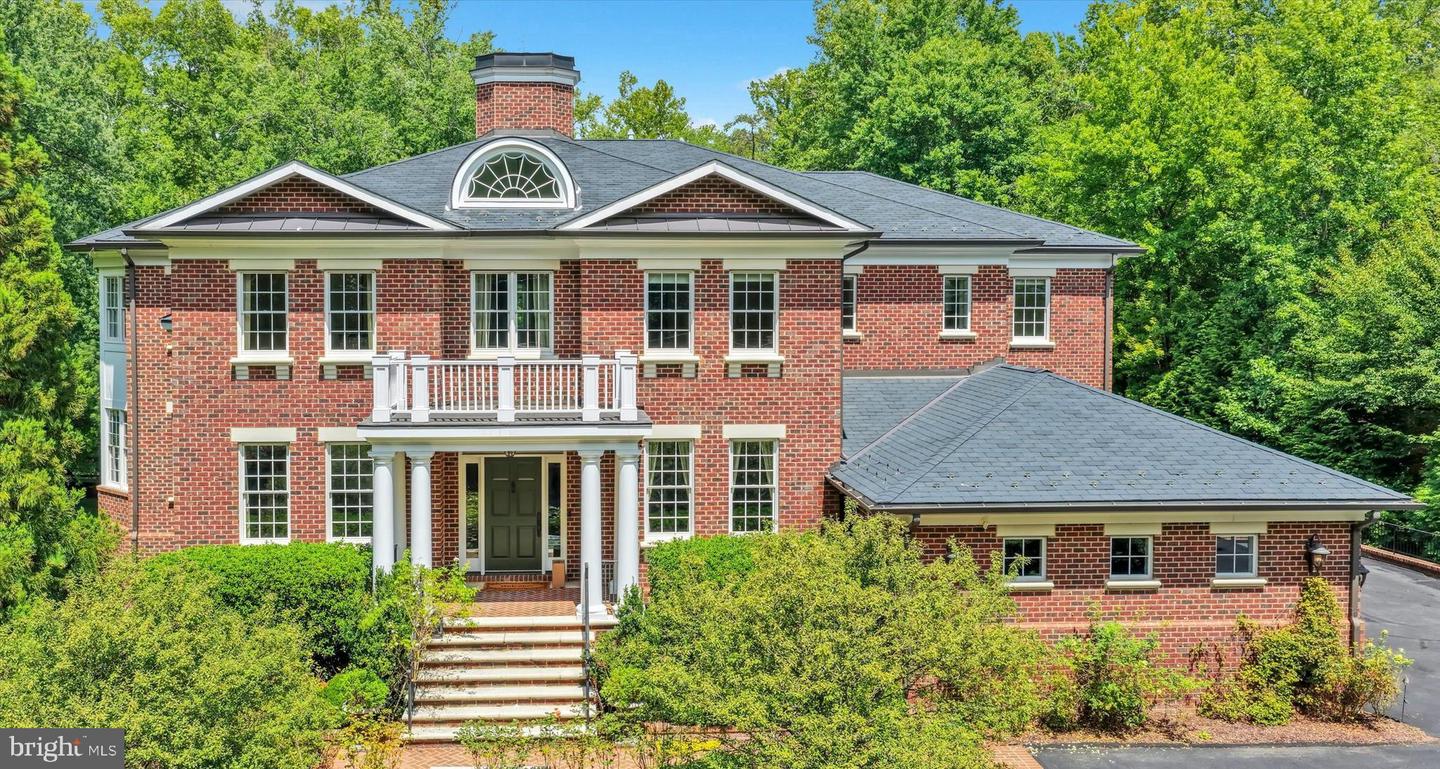 6804 Benjamin St — photo