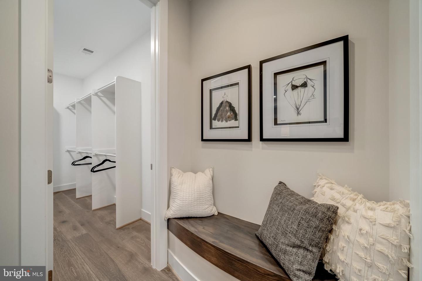 1002 Springvale Road, Great Falls, VA 22066 — photo 2