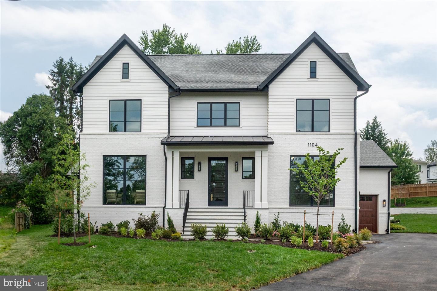 1104 Sharon Ct — photo