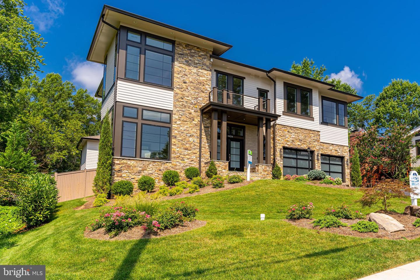 7205 Bayside Ct — photo