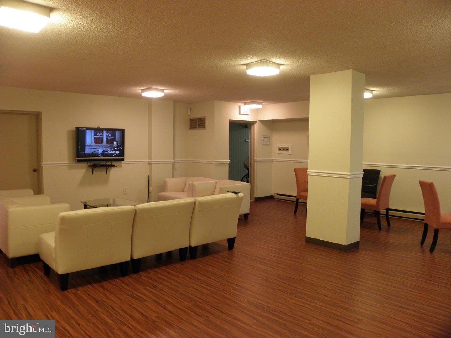 2059 Huntington Ave #903 — photo