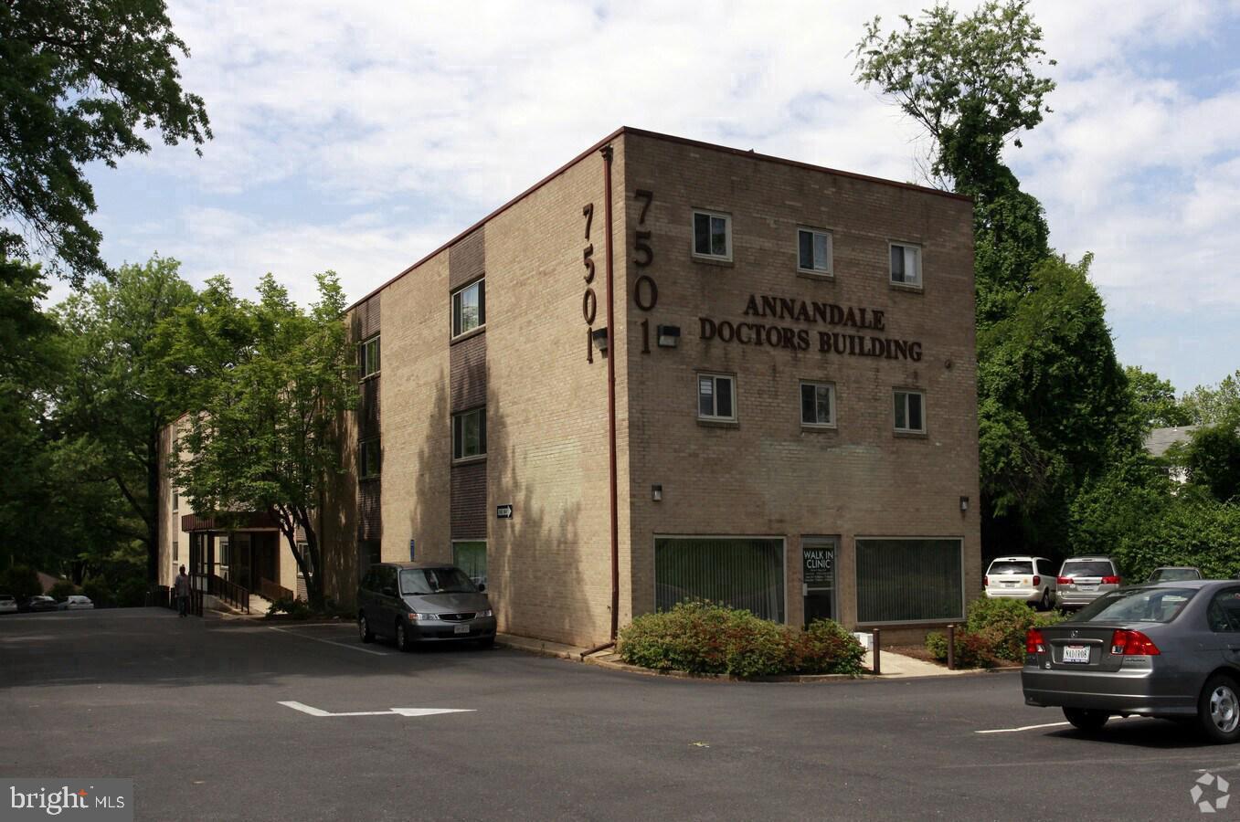 7501 Little River Tpke #305 — photo