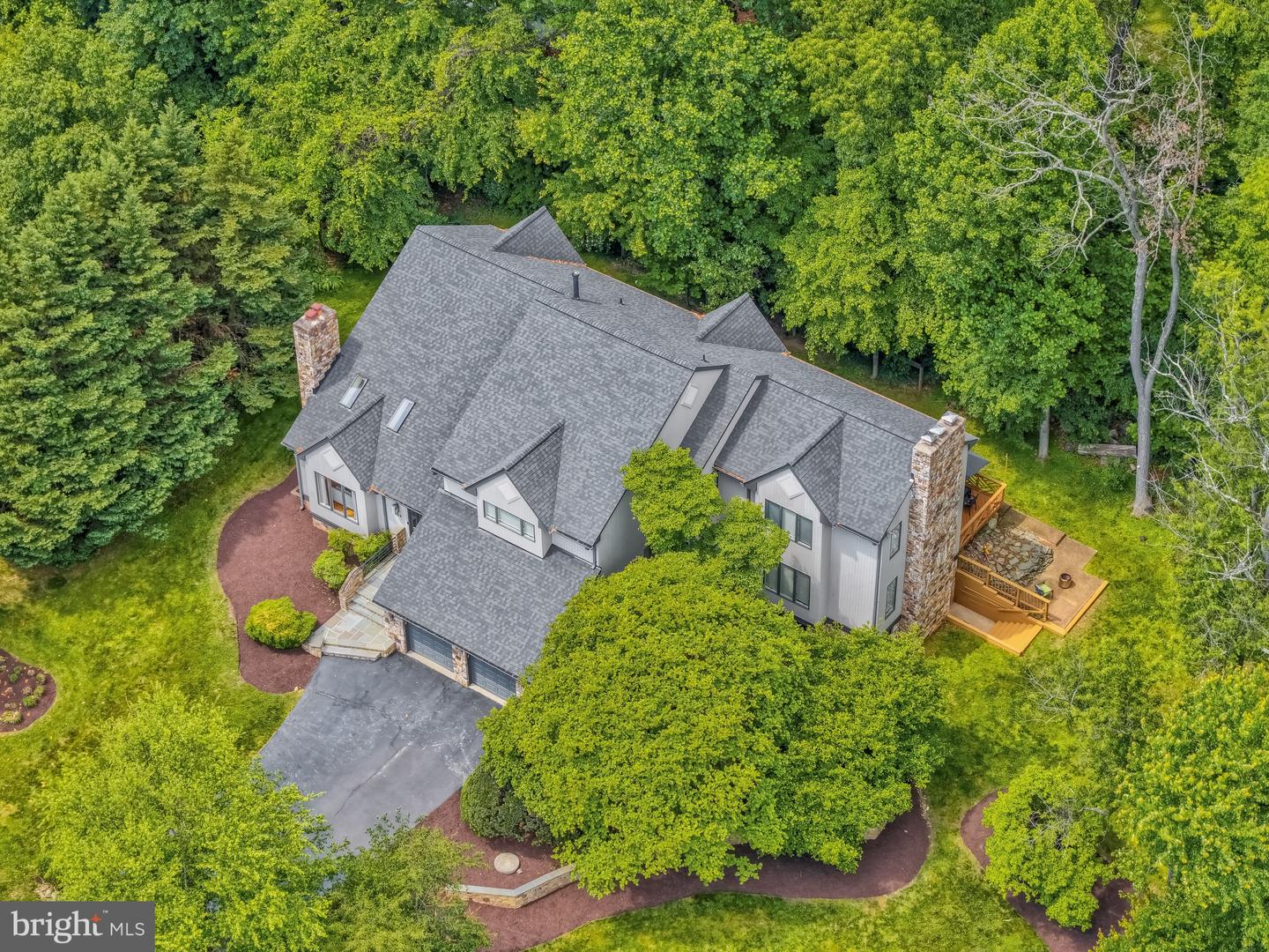 904 Falls Bridge Ln — photo