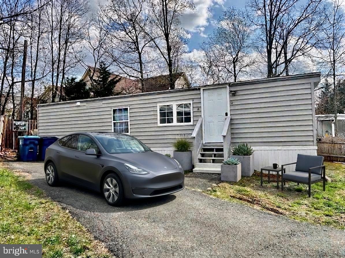 11209 Mobile Dr — photo