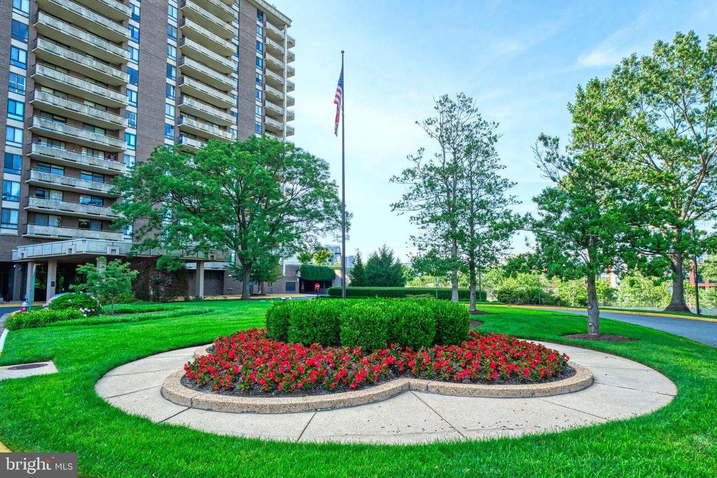 1800 Old Meadow Rd #218 — photo