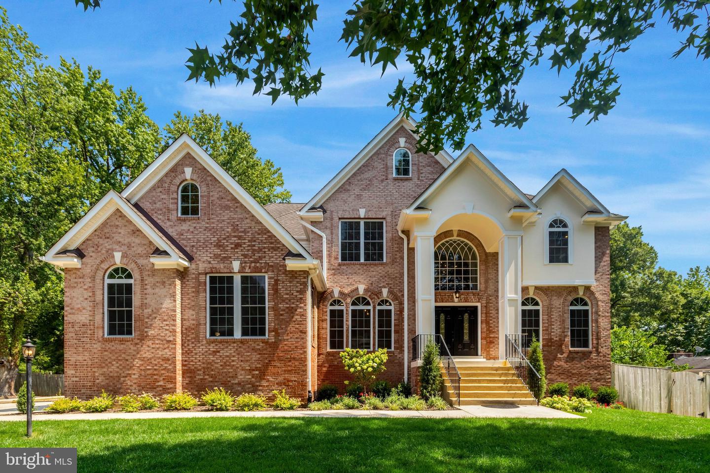 8713 Oak Leaf Dr — photo