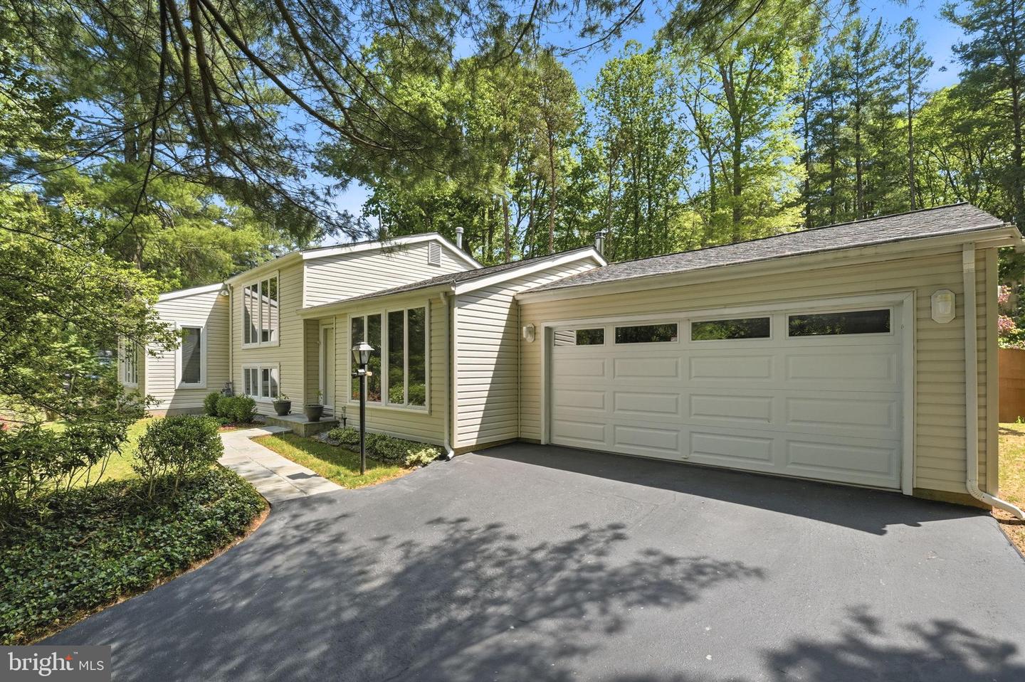 10929 Howland Dr — photo