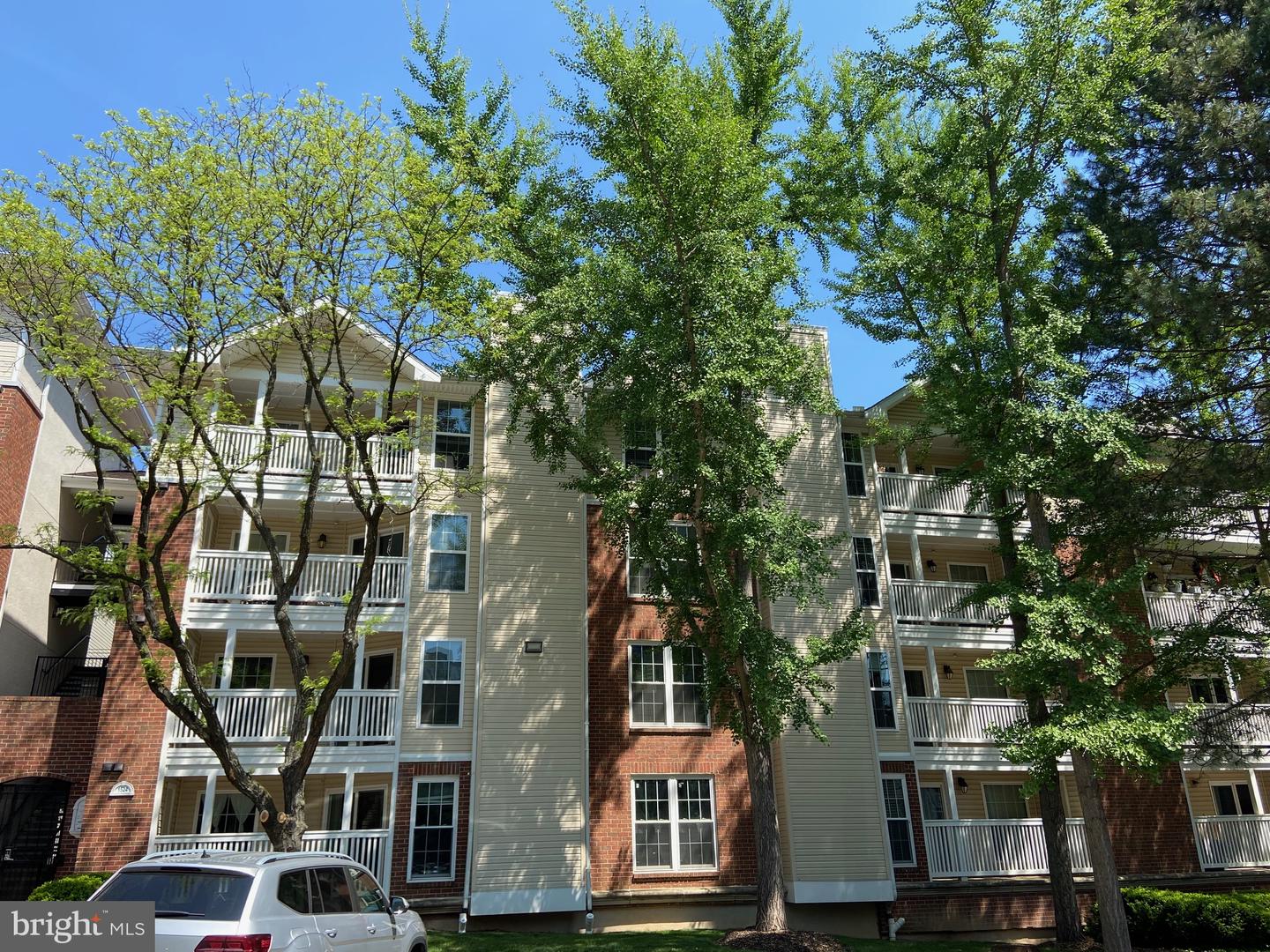 1524 Lincoln Way #209 — photo