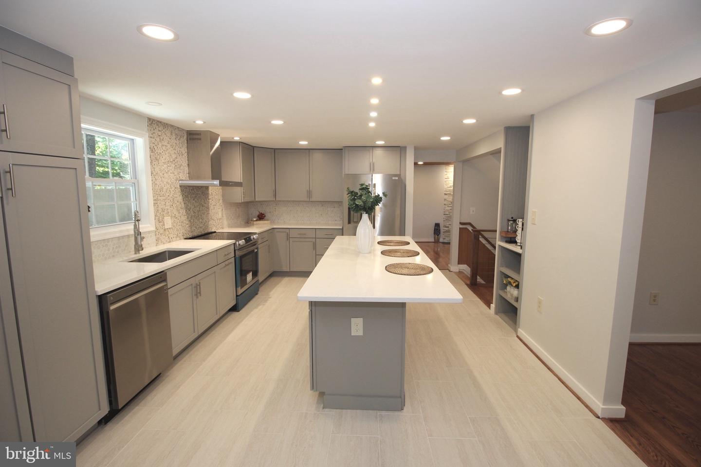 2283 Dosinia Ct — photo