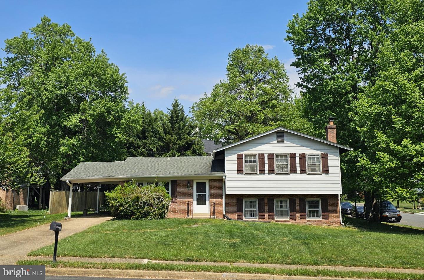 900 Carole Ct SE — photo