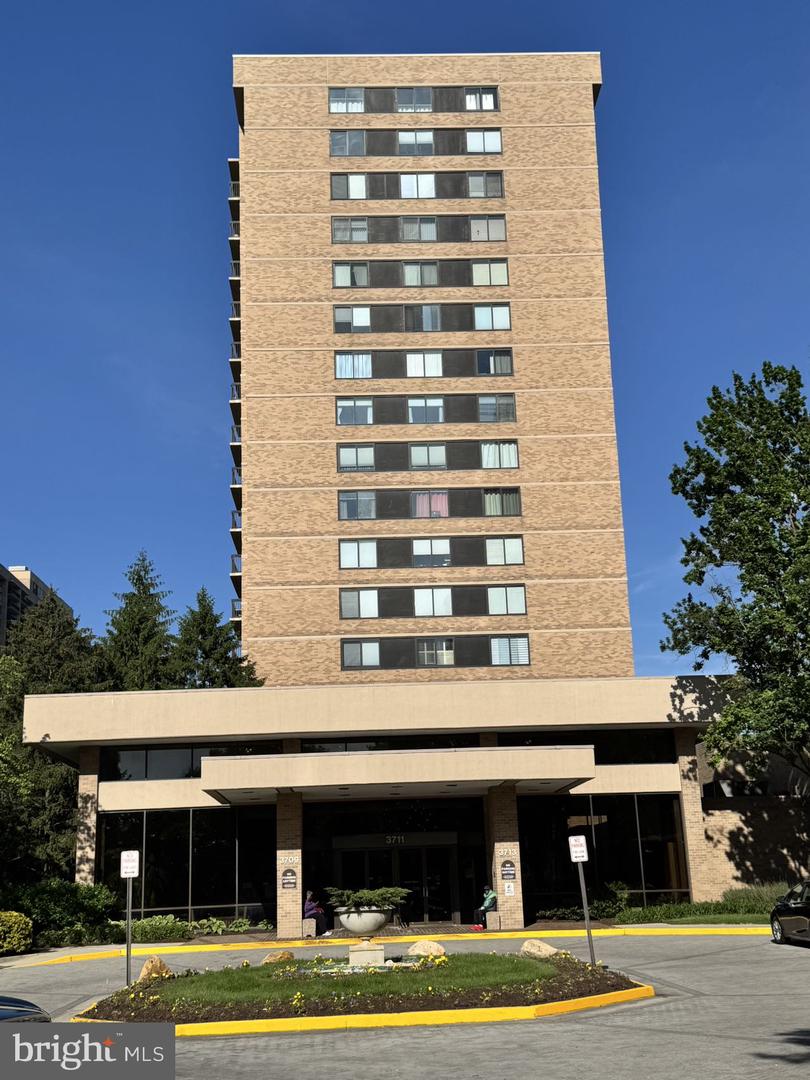 3713 S George Mason Dr #1005 — photo