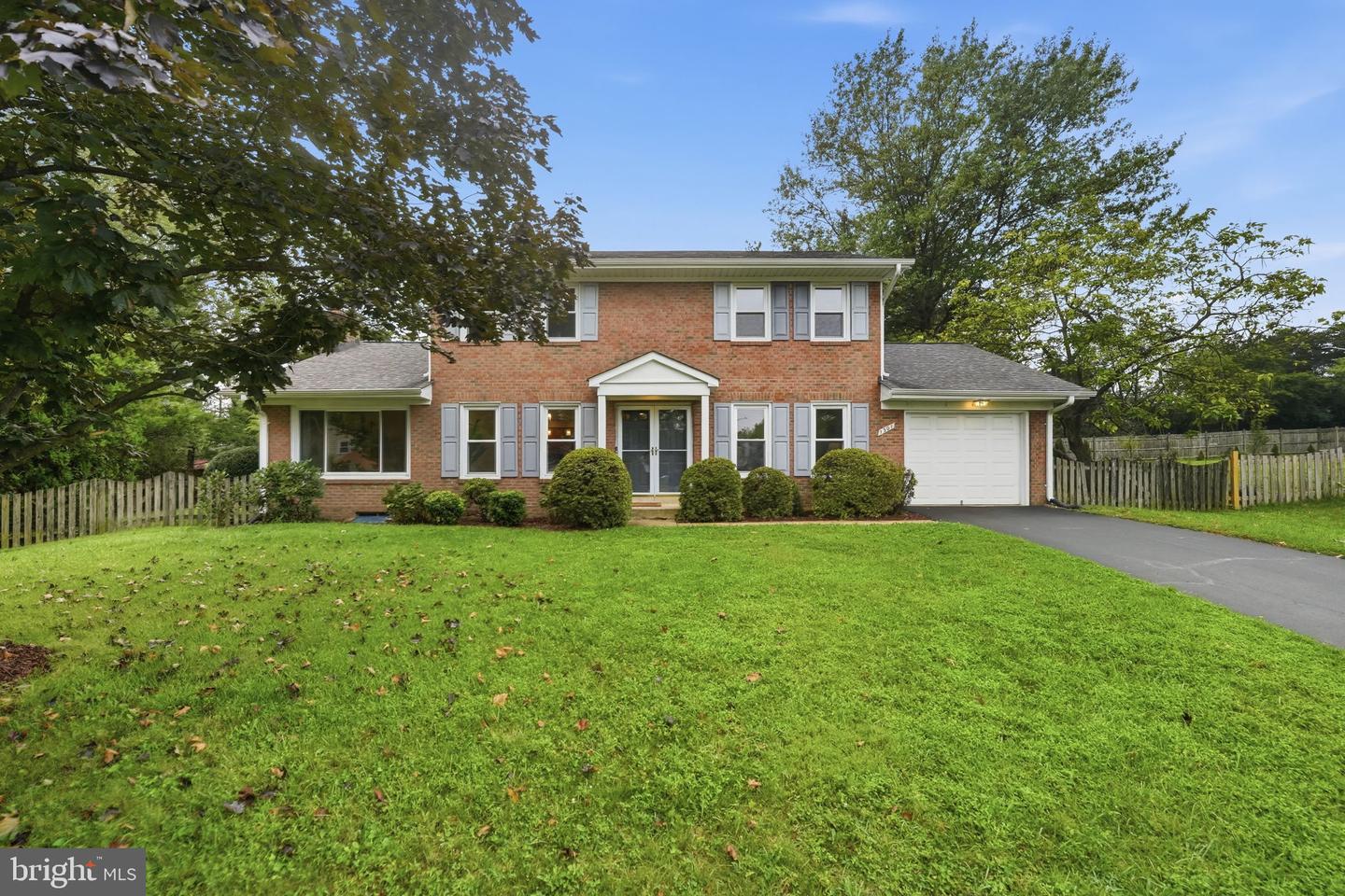 1301 Lopp Ct — photo