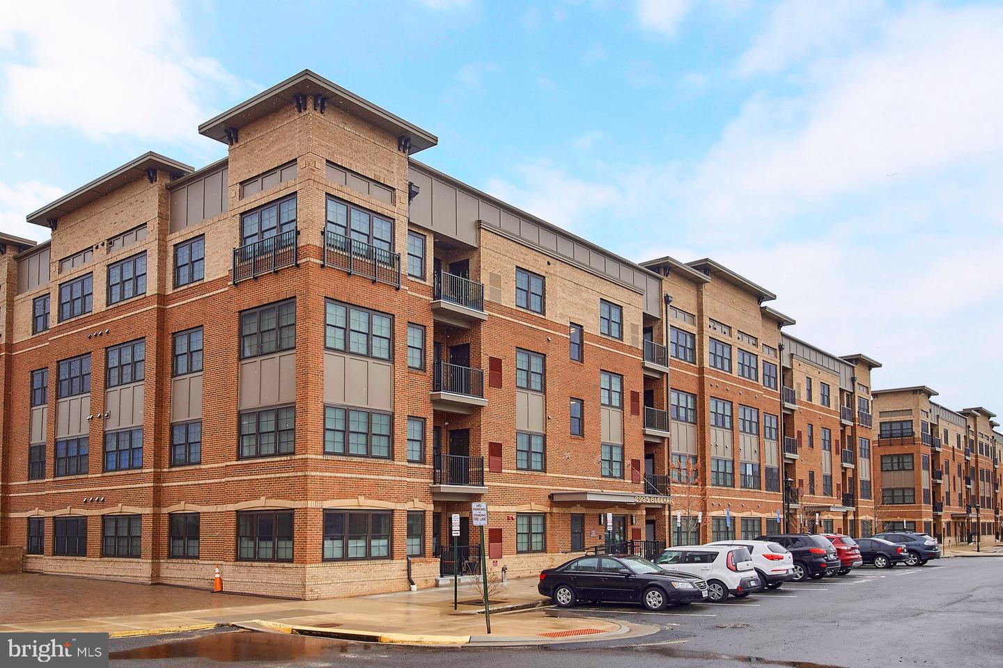 2905 Bleeker St #4-406 — photo