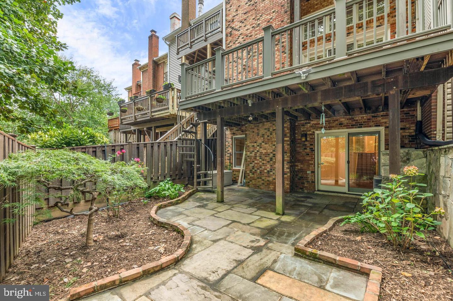 8526 Raglan Road, Vienna, VA 22182