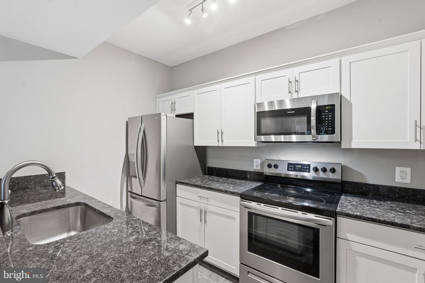 12155 Penderview Ter #823 — photo